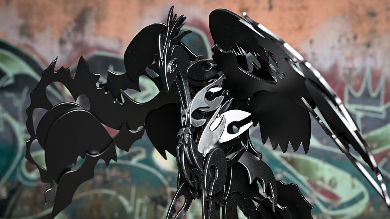 Escultura Fénix forjada por Thor Metal Art